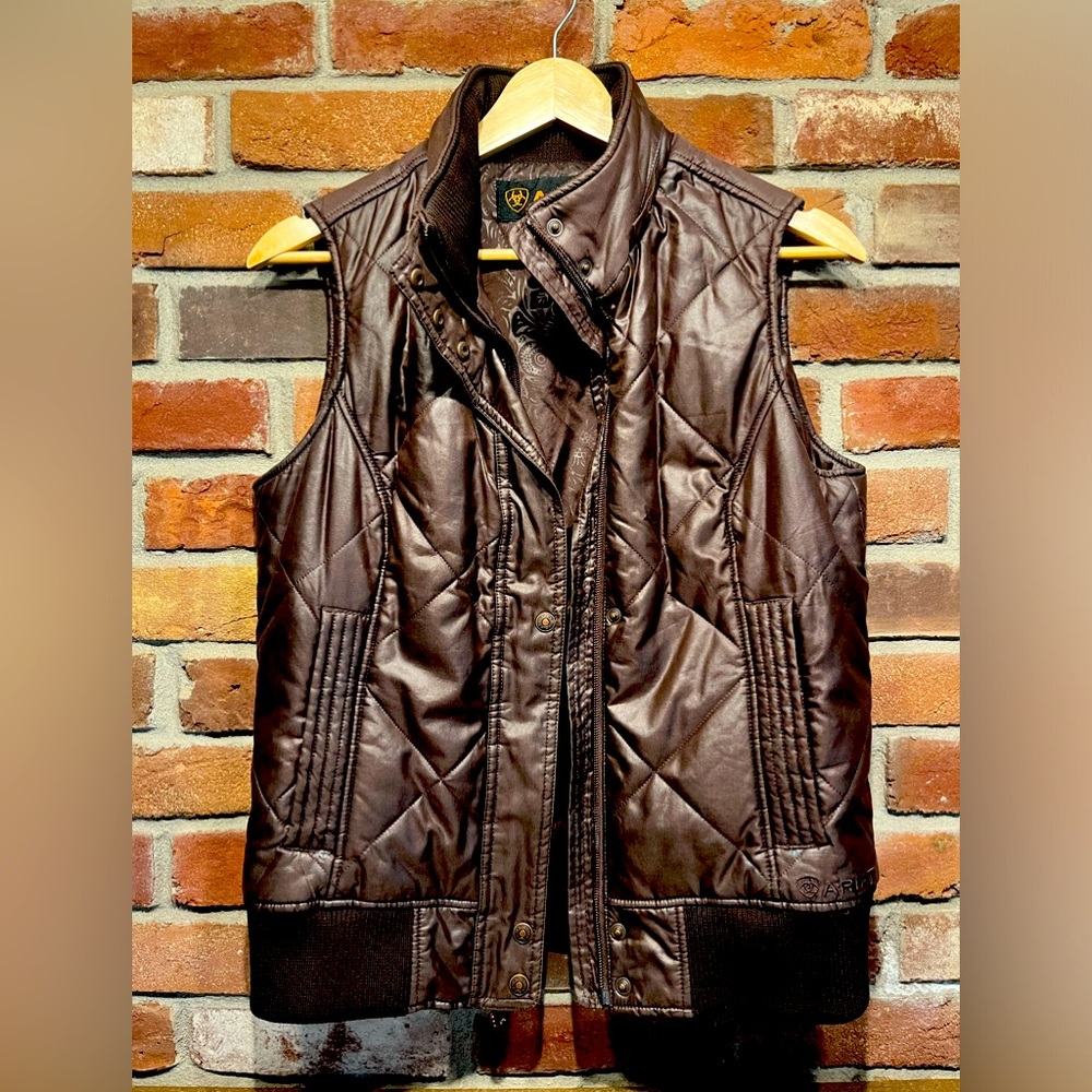 Ariat ladies vest. Size S Brown. Very good previously loved condition.